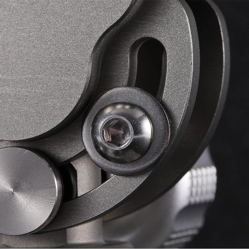 Hexagonal flat round head screw